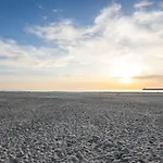 Appartement Seaside 1br Flat W/ Ac In By Lovelystay