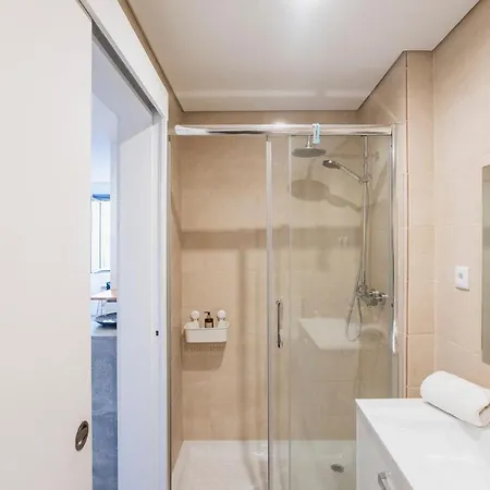 Seaside 1br Flat W/ Ac In By Lovelystay Lejlighed