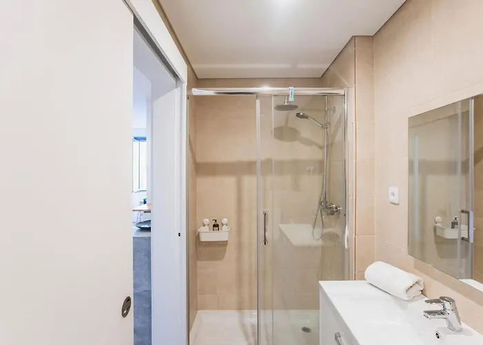 Seaside 1br Flat W/ Ac In By Lovelystay 아파트