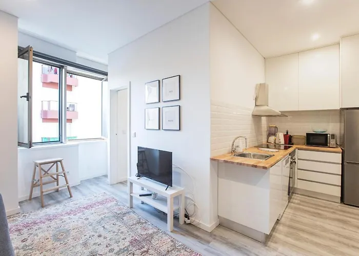 Seaside 1br Flat W/ Ac In By Lovelystay